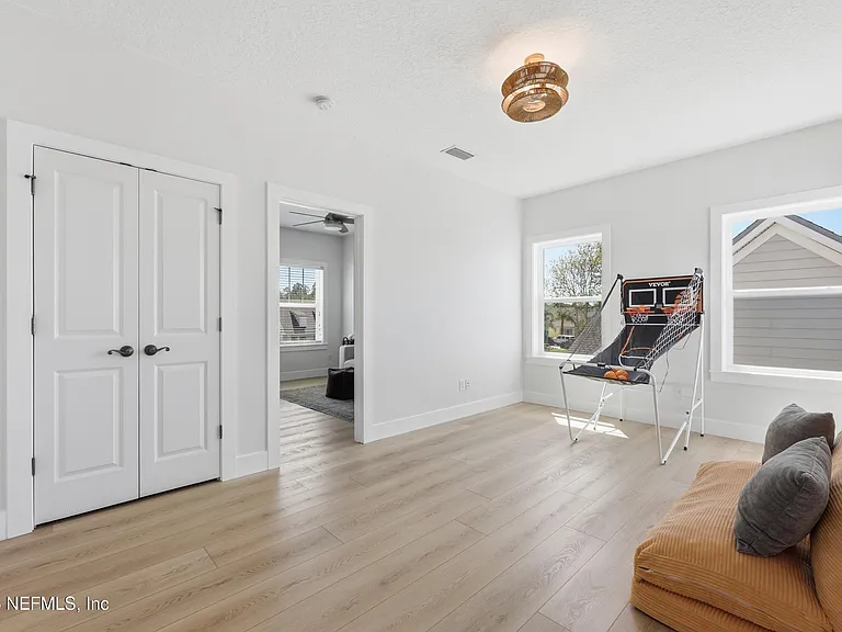 142 Seabrook Dr — Photo 55