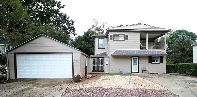 608 9th Ave photo 1