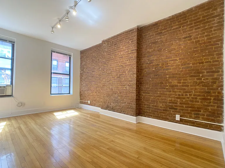 432 E 66th St #10 — Photo 4