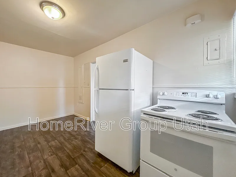 1 bed, 1.0 bath, 800 sqft, $1,050 — Photo 3