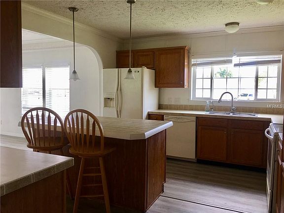 4th image of 2717 Metro Dr