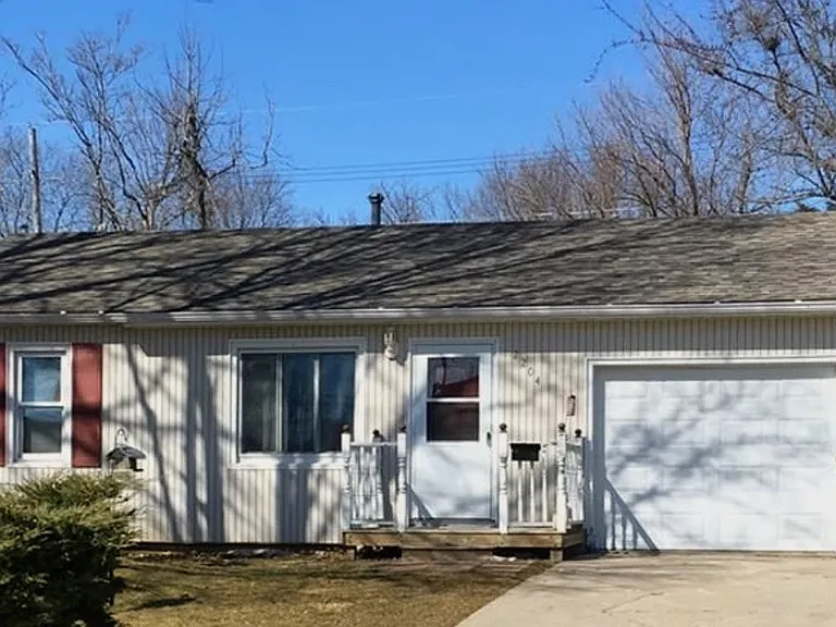 2204 S 8th Ave E — Photo 1