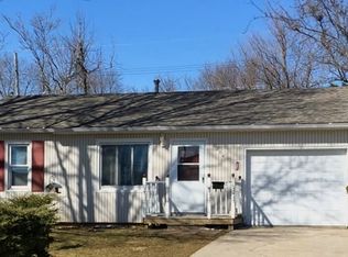 2204 S 8th Ave E, Newton, IA 50208