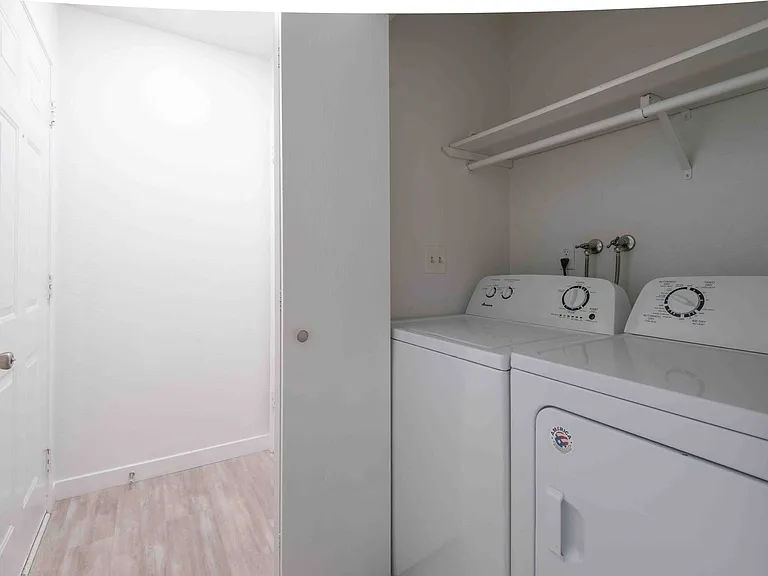 Woodridge Apartments — Photo 15