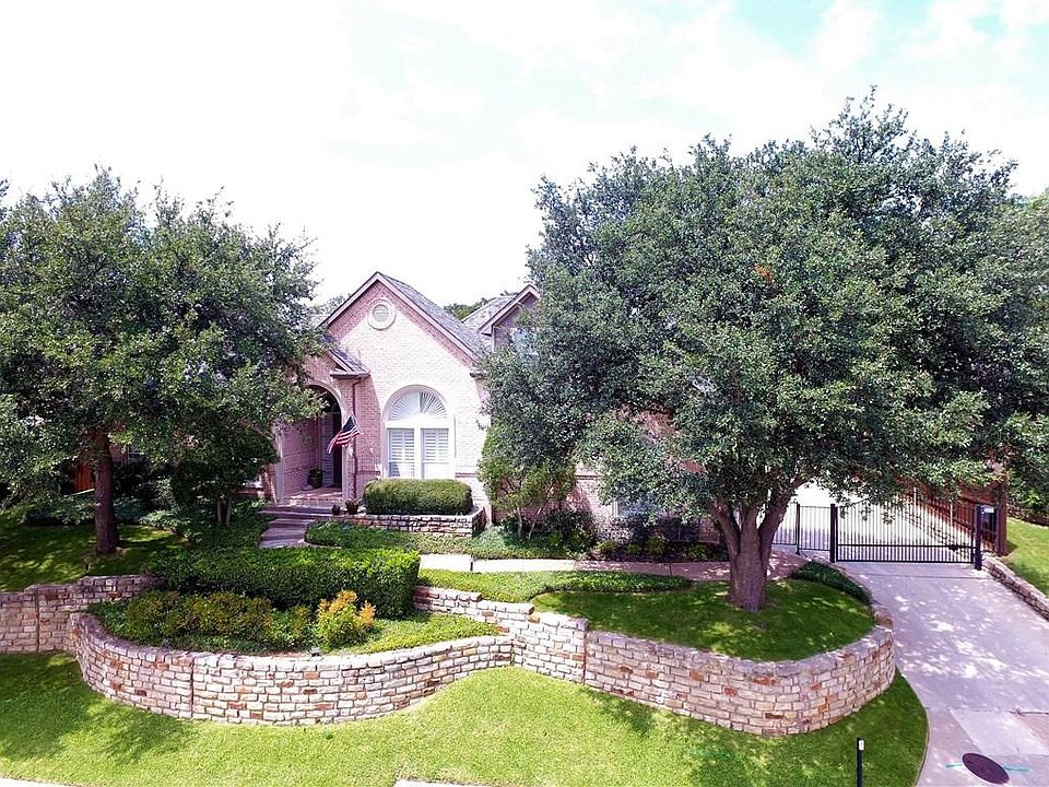 1st image of 2965 Hillside Dr