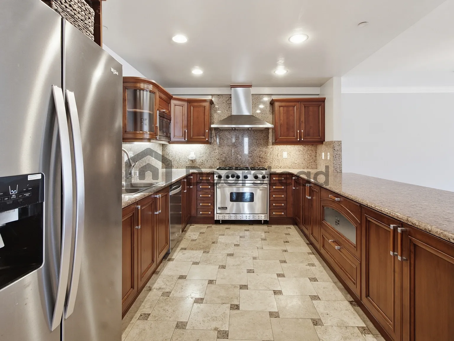 3 bed, 2.5 bath, 1645 sqft, $4,990 — Photo 2
