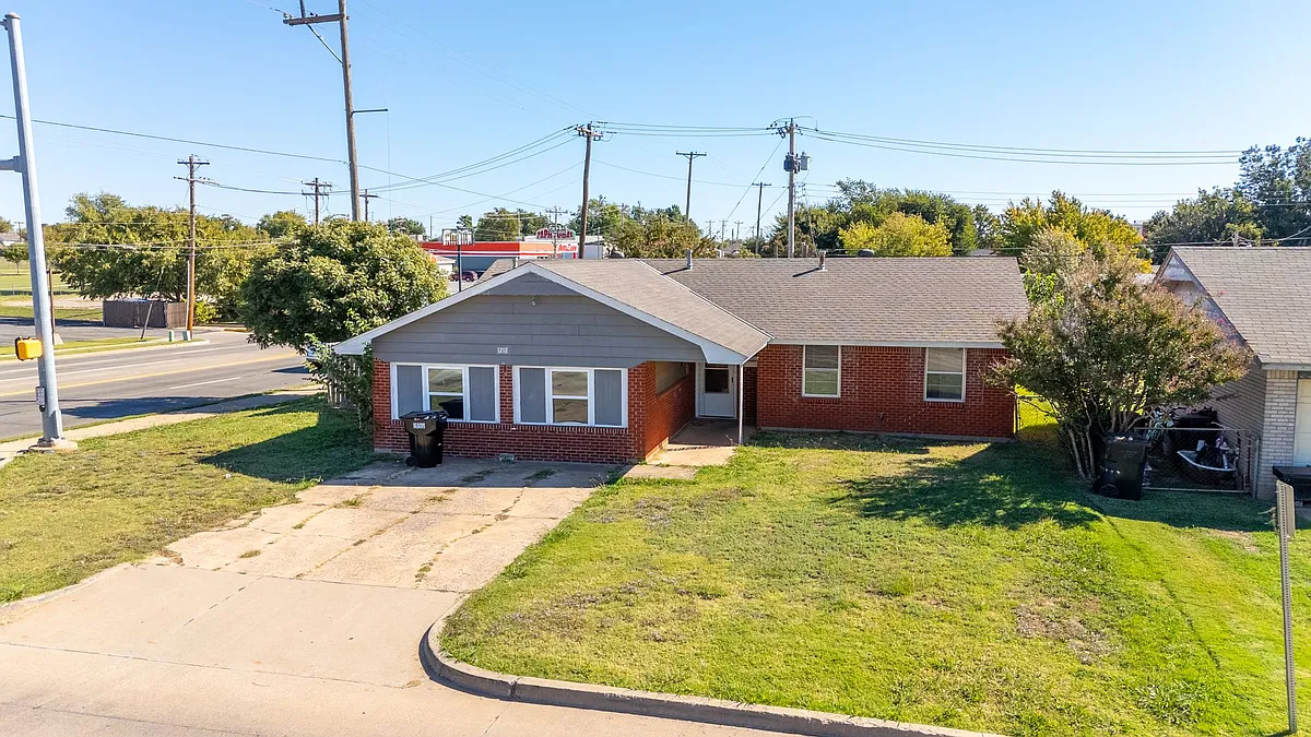 Building Photo - 1212 N Janeway Ave