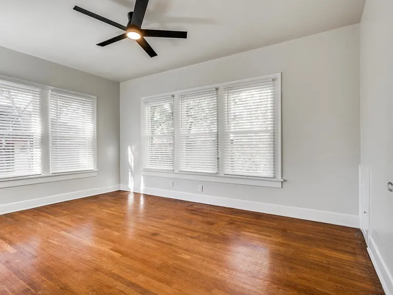 631 N Van Buren Ave — Photo 11