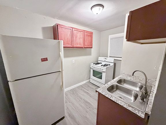 4th image of 3100 Travis Rd