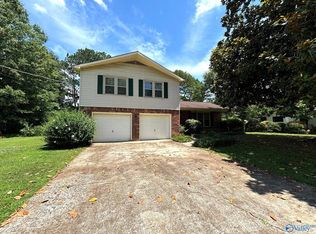 1925 Lynnbrook Dr SW, Huntsville, AL 35803