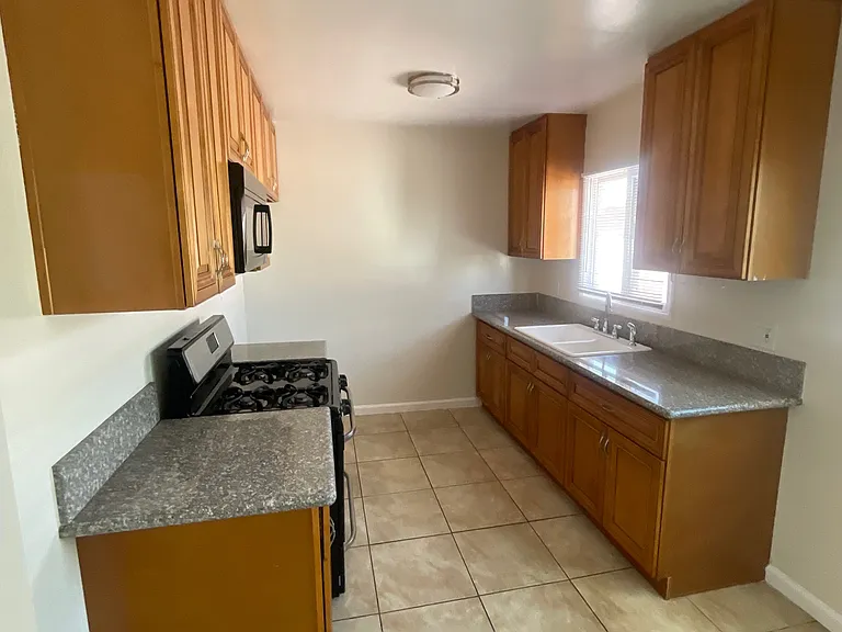 125 S La Fayette Park Pl #9 — Photo 3