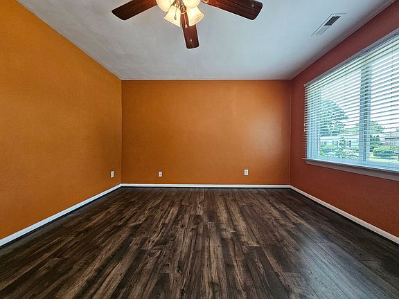 3rd image of 3413 Newport Dr