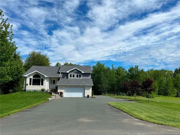 225 Robin Hood Ave, Bathurst, NB E2A 4Y7