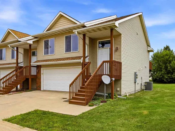 1410 Gentry Ln, North Liberty, IA 52317