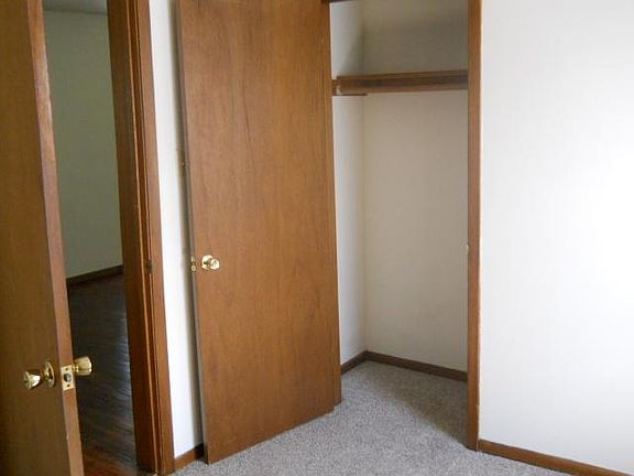 4th image of 468 Russell St