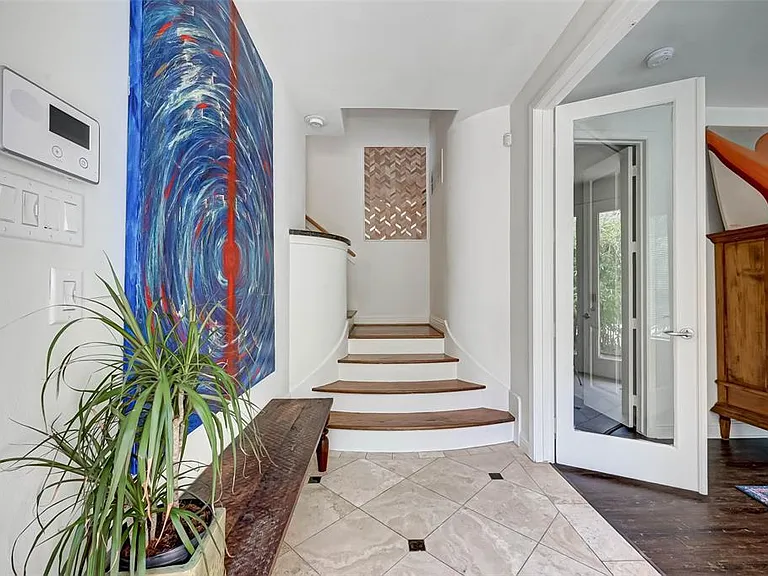 5202 Rose St — Photo 9
