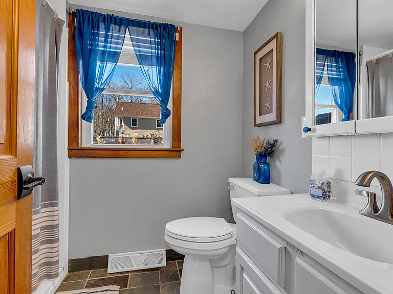 32 Bassett Ln — Photo 25