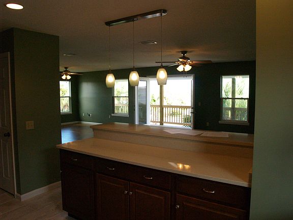 4th image of 636 Tarpon Ave