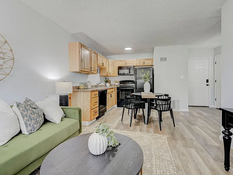 Summit View Apartments — Photo 25