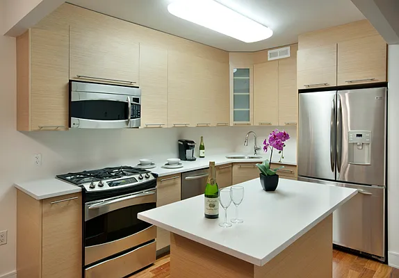 Sold by The Marketing Directors (Arias) | media 27