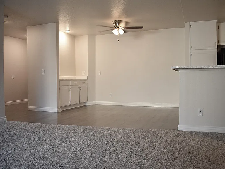 Encino Palms Apartments — Photo 13