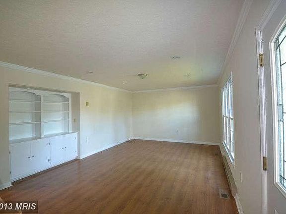 3rd image of 125 Nightingale Ave
