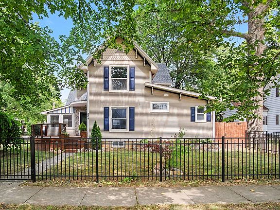 3rd image of 204 Jackson St