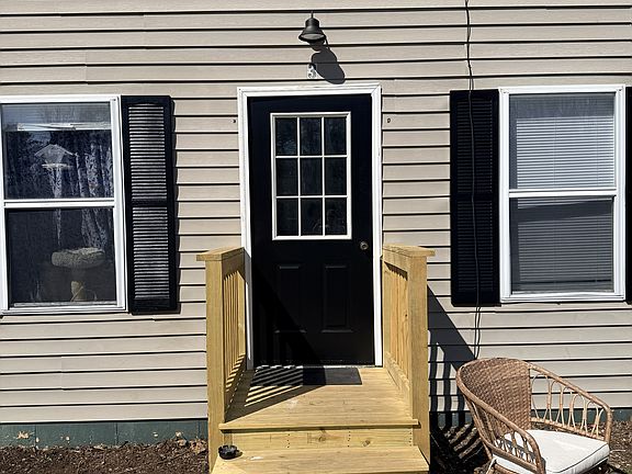 Entrance to upstairs units