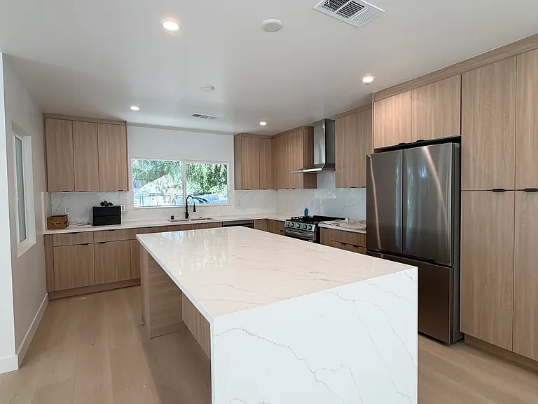 6200 Camellia Ave — Photo 2