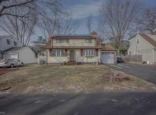 538 Warfield Rd, North Plainfield, NJ 07063