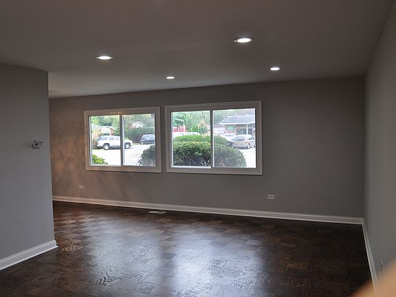3rd image of 302 Illinois St