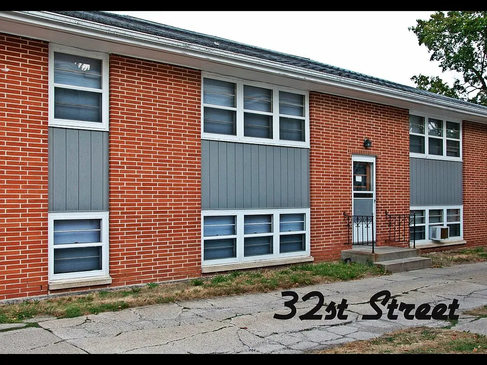 310 32nd St NE