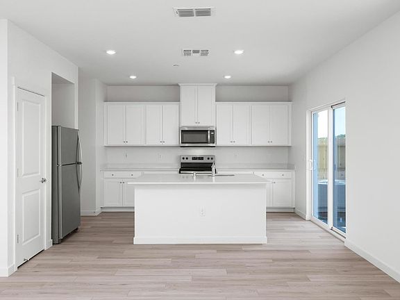 3rd image of 821 Helmsley Lane