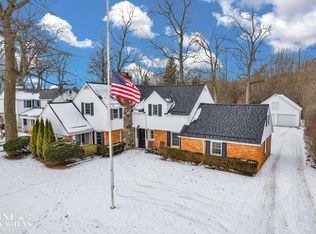 961 N Riverside Ave, Saint Clair, MI 48079