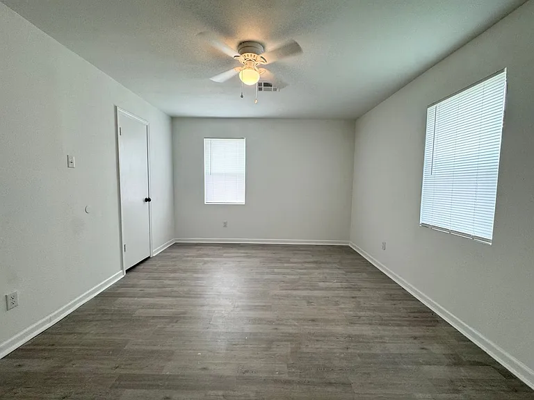 2312 Lilly St — Photo 7