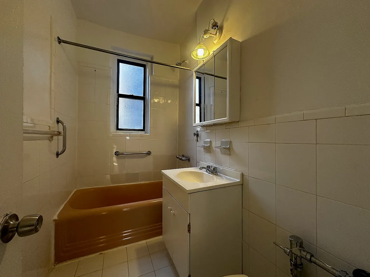 7502 Ridge Boulevard — Photo 4