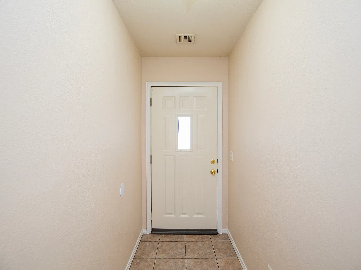 3 bed, 1096 sqft, $1,550 — Photo 2