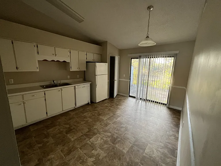 910 Brett Dr #16 — Photo 3
