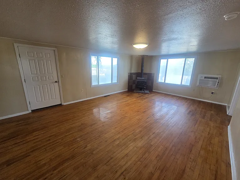 22977 River Rd — Photo 15