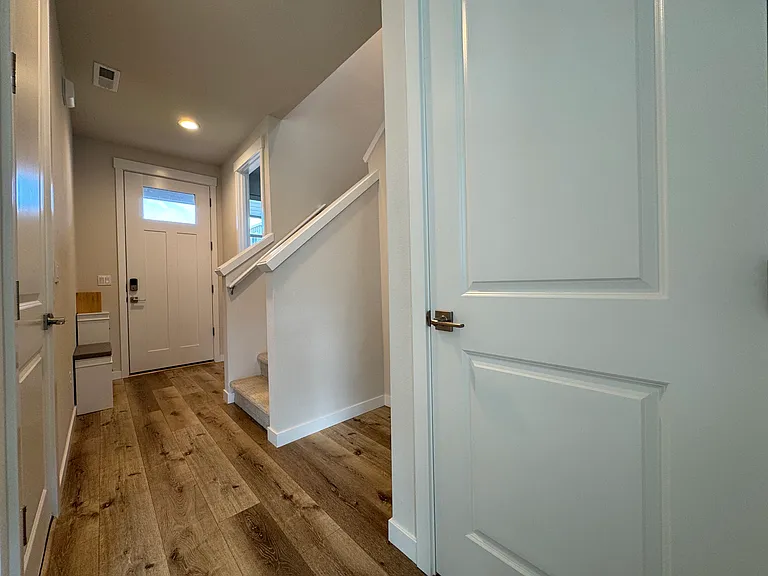13323 NE 84th St — Photo 8