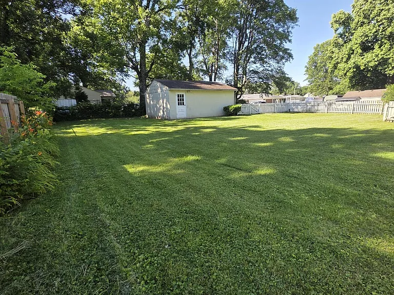 11700 Frank Ave — Photo 10