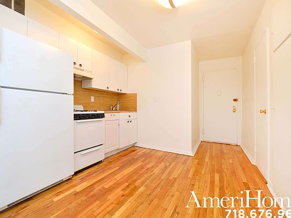 5th image of 275 Webster Ave APT 3H