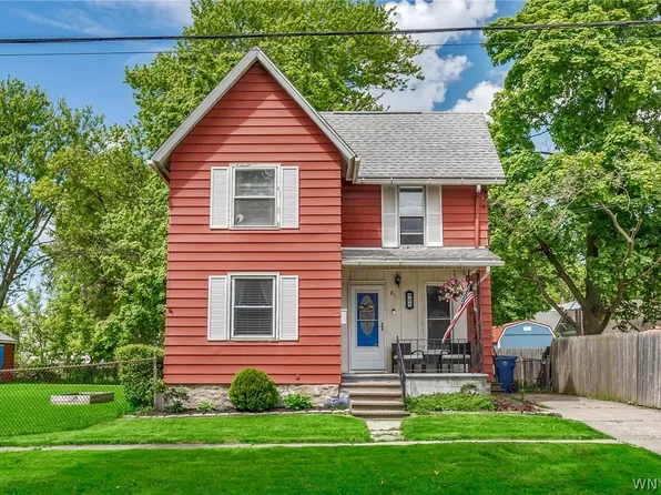 81 Corinthia St, Lockport, NY 14094