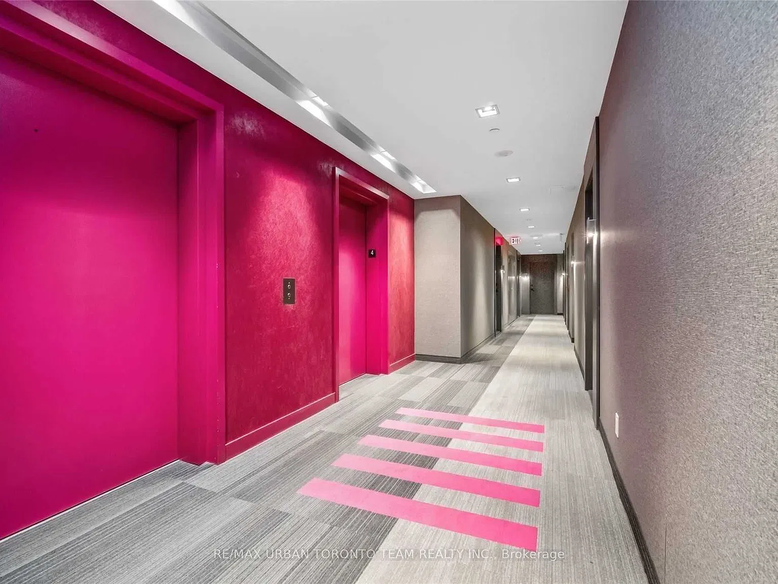 435 Richmond St W — Photo 3
