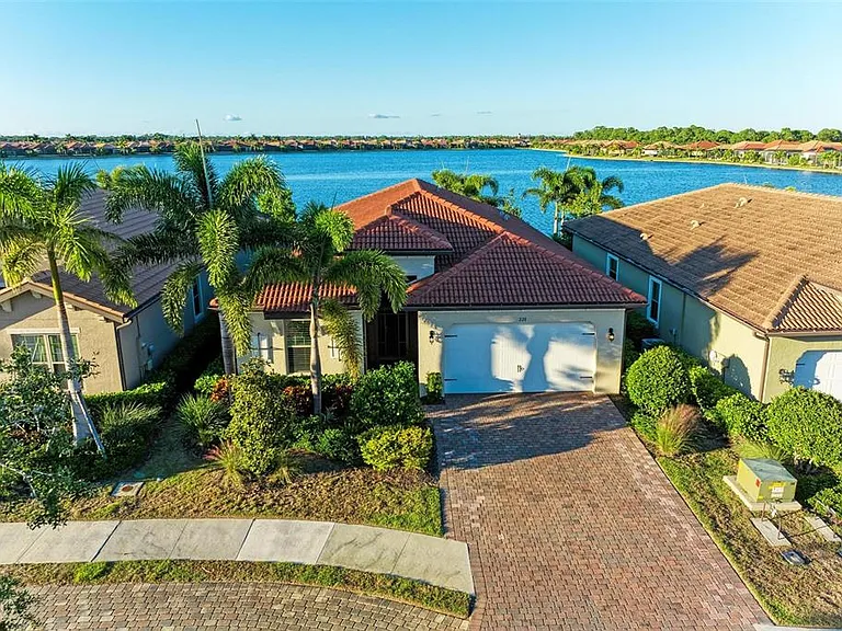 228 Maraviya Blvd — Photo 3