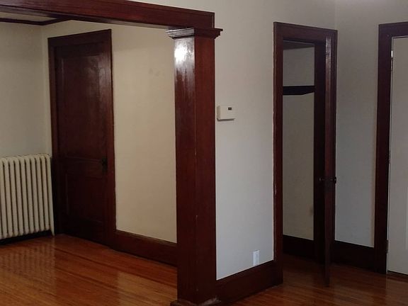 5th image of 414 Lexington Pkwy N #1