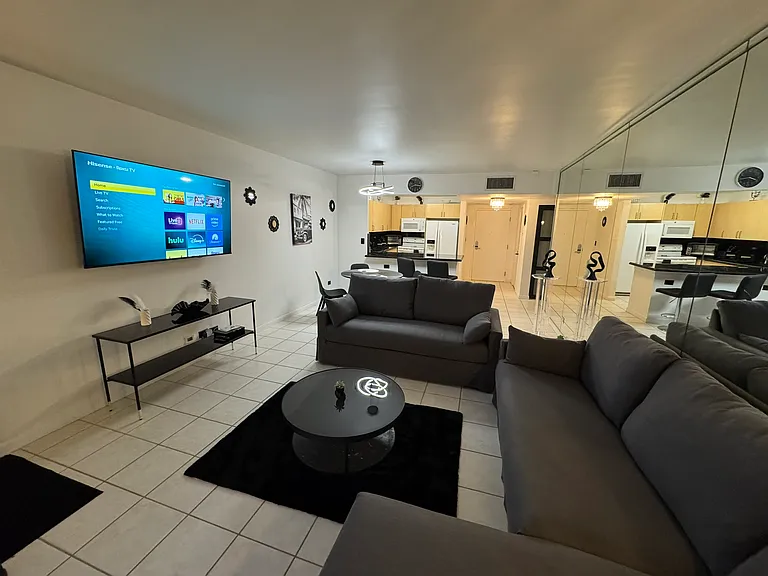 2301 Collins Ave #817 — Photo 10