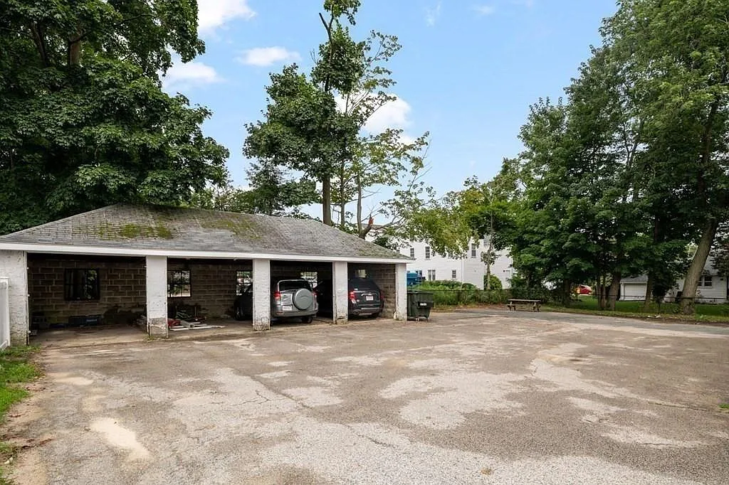 1 bed, 900 sqft, $2,200 — Photo 3