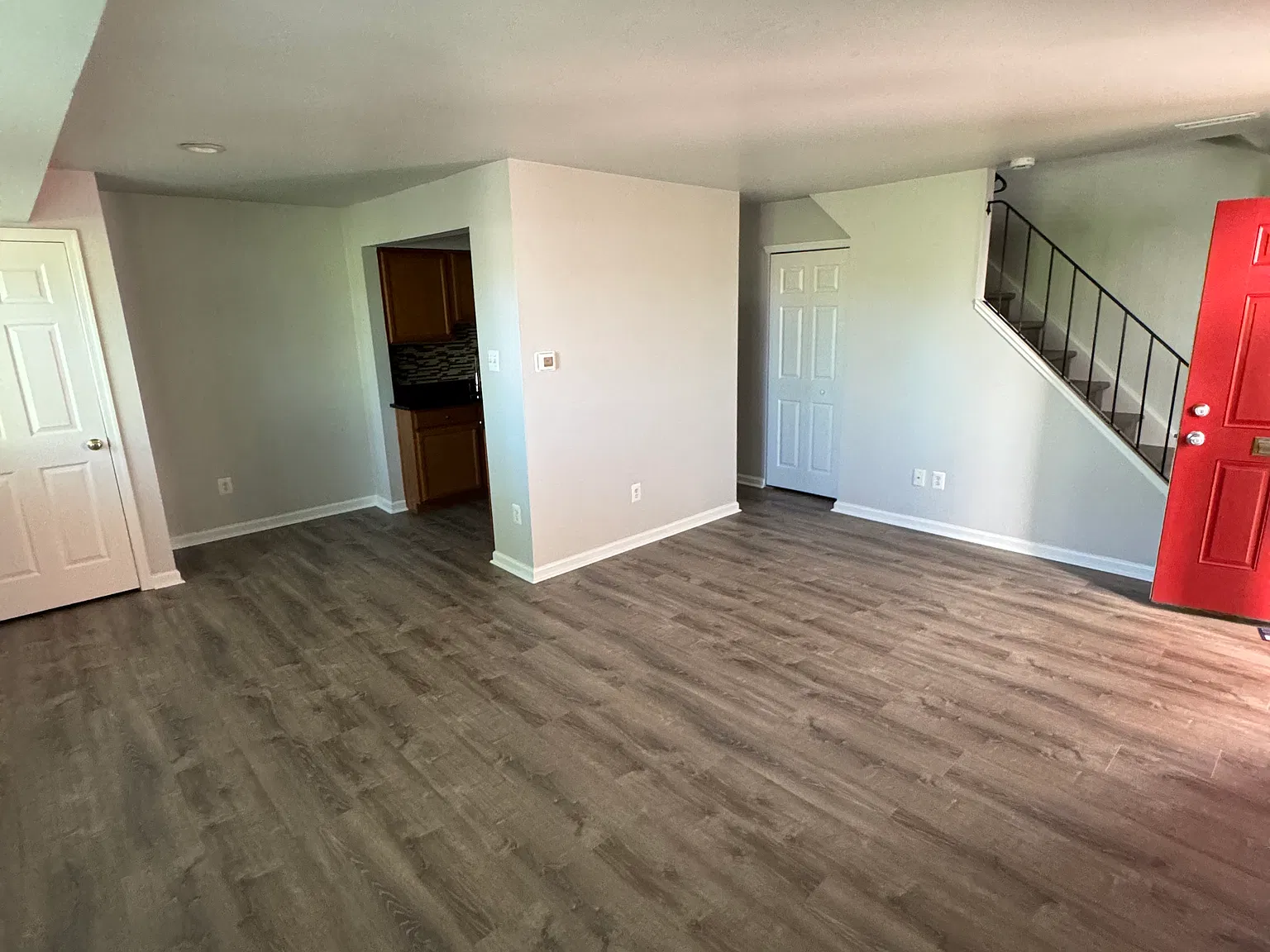 2 bed, 1000 sqft, $1,750 — Photo 2