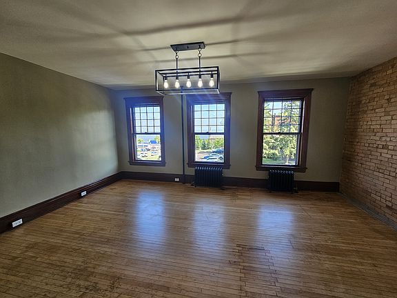 2nd image of 725 E 1st St #3